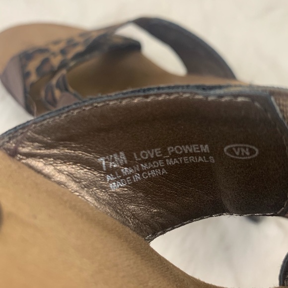 Aerosoles leather cheetah cross strap heel/sandal - Picture 6 of 10